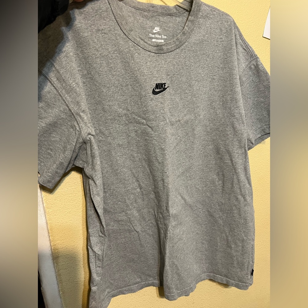 Nike Heather Gray Tee with Black Logo
XXL